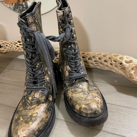 Free People Santa Fe Lace-Up Floral Boots
Size: EU 39 US 9 - Picture 8 of 8